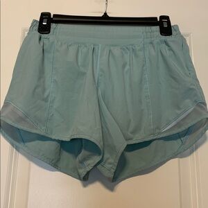 Lululemon Hotty Hot Shorts, Sz 8, 4in
Good Condition